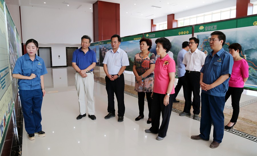 1-2015年8月，全國(guó)政協(xié)副主席、中國(guó)科學(xué)院院士王志珍一行蒞臨金徽股份調(diào)研。.jpg