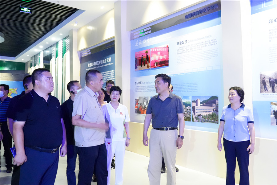 12-2022年8月，省委常委、省委統(tǒng)戰(zhàn)部長(zhǎng)孫雪濤帶領(lǐng)帶領(lǐng)全省黨外代表人士考察團(tuán)蒞臨金徽股份調(diào)研指導(dǎo)。.jpg