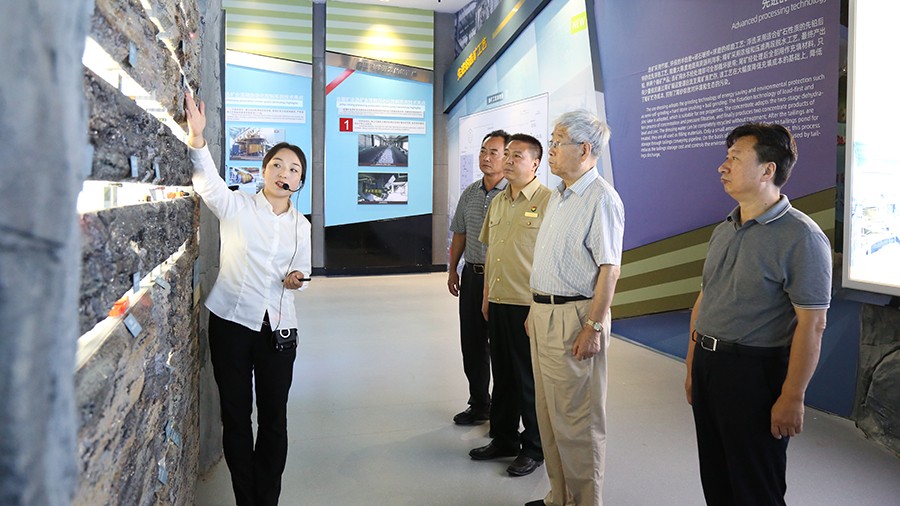 18-2020年8月，原四川省委書記、省人大常委會(huì)主任，中共第十六屆中央委員，第十一屆全國(guó)人大常委會(huì)委員張學(xué)忠蒞臨金徽股份參觀。.jpg