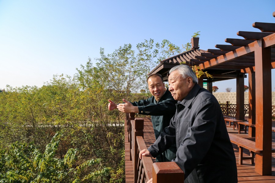 21-2019年10月，國(guó)家水利部原副部長(zhǎng)王守強(qiáng)參觀金徽股份時(shí)盛贊：金徽股份是綠色礦山、文明礦山、美麗礦山。.jpg