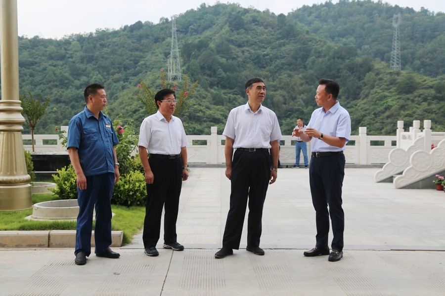 24-2018年8月，全省綠色礦山建設(shè)現(xiàn)場(chǎng)會(huì)在金徽股份召開，時(shí)任副省長(zhǎng)李斌出席會(huì)議并做重要講話。.jpg