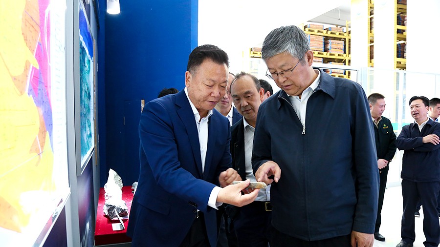 33-2021年5月，隴南市委書記張珂兵蒞臨礦區(qū)調(diào)研尾礦庫(kù)治理及綠色礦山建設(shè)情況。.jpg