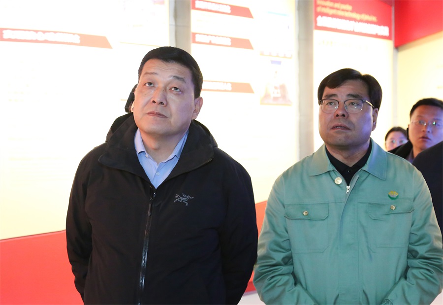 38-2023年12月，民建甘肅省委員會(huì)主任委員，全國(guó)政協(xié)委員，甘肅省政協(xié)常委，省生態(tài)環(huán)境廳廳長(zhǎng)，省核安全局局長(zhǎng)葛建團(tuán)蒞臨金徽股份調(diào)研。.jpg