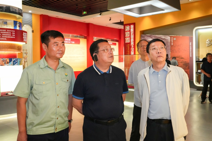2024.06.23全國(guó)政協(xié)委員、 陜西省政協(xié)副主席、民建陜西省委會(huì)主委李忠民蒞臨金徽股份調(diào)研.jpg