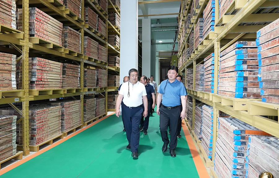 51-2022年6月，省農(nóng)業(yè)農(nóng)村廳一級(jí)巡視員朱寶瑩蒞臨金徽股份調(diào)研綠色礦山建設(shè)工作。.jpg