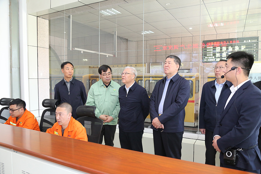 全國(guó)政協(xié)常委，省政協(xié)副主席，民進(jìn)中央常委、甘肅省主委尚勛武調(diào)研金徽股份時(shí)強(qiáng)調(diào)，要加強(qiáng)科技創(chuàng)新與人才培養(yǎng)。-900.jpg