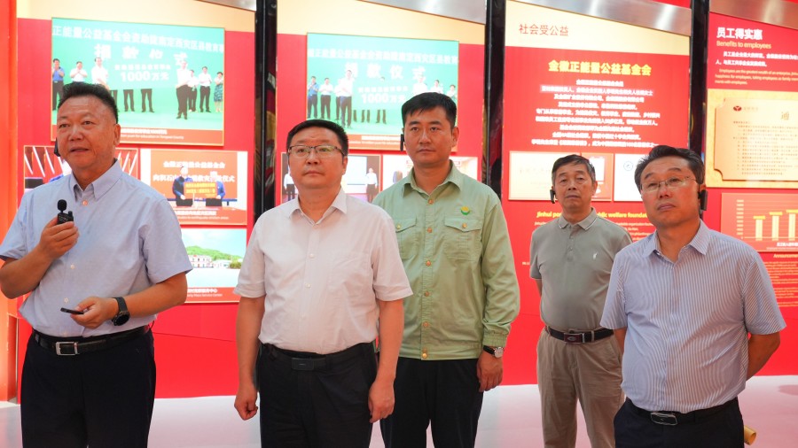 隴南市委副書記、市政府黨組書記、市長(zhǎng)劉永革蒞臨金徽股份調(diào)研_副本.jpg