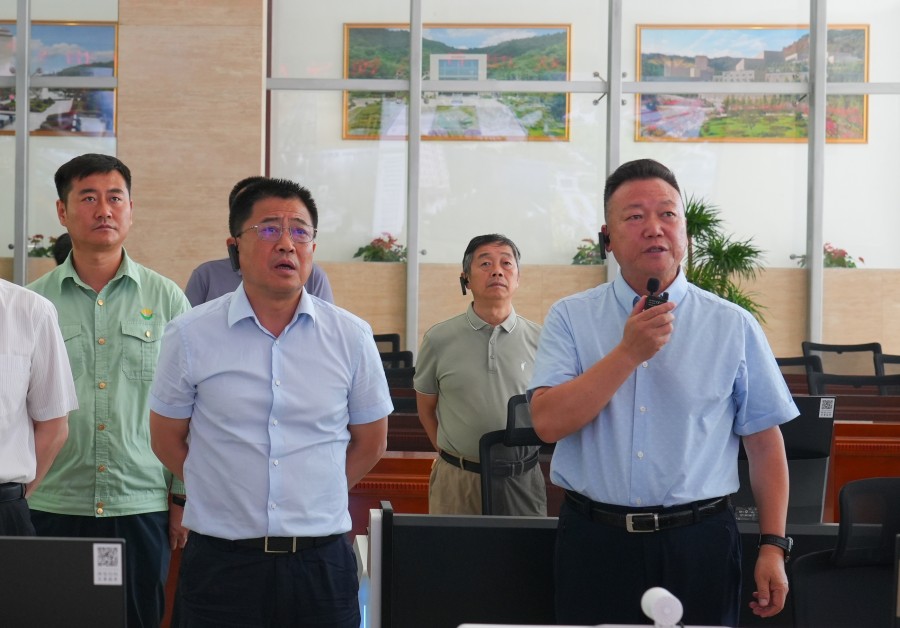 省自然資源廳黨組書記、廳長(zhǎng)張曉軍蒞臨金徽股份調(diào)研綠色礦山建設(shè)工作_副本.jpg